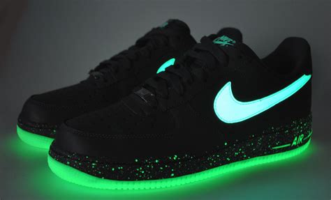 nike glow in dark sneakers